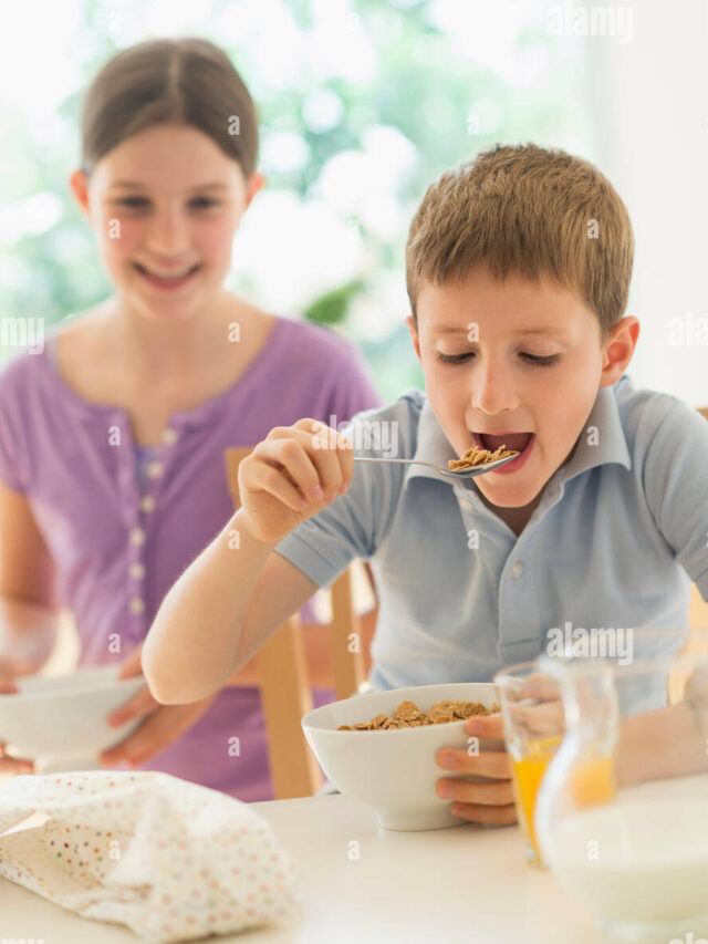 cropped-boy-and-girl-8-9-10-11-eating-cereals-E4NTH4-3.jpg